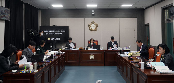 1일 태백시의회 위원회실에서 열린 공공사업과에 대한 행정사무감사.(사진=태백시의회 제공) *재판매 및 DB 금지