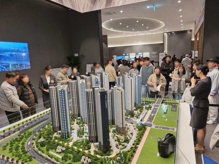 [서울=뉴시스] 인천 서구 원당동 '호반써밋 인천검단 3차' 견본주택. (사진=호반산업 제공) 2025.12.01. photo@newsis.com *재판매 및 DB 금지