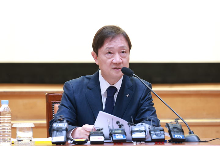 [서울=뉴시스] 이찬진 금융감독원장이 1일 금감원 본원에서 출입기자단 간담회를 하고 있다. (사진=금융감독원) photo@newsis.com *재판매 및 DB 금지