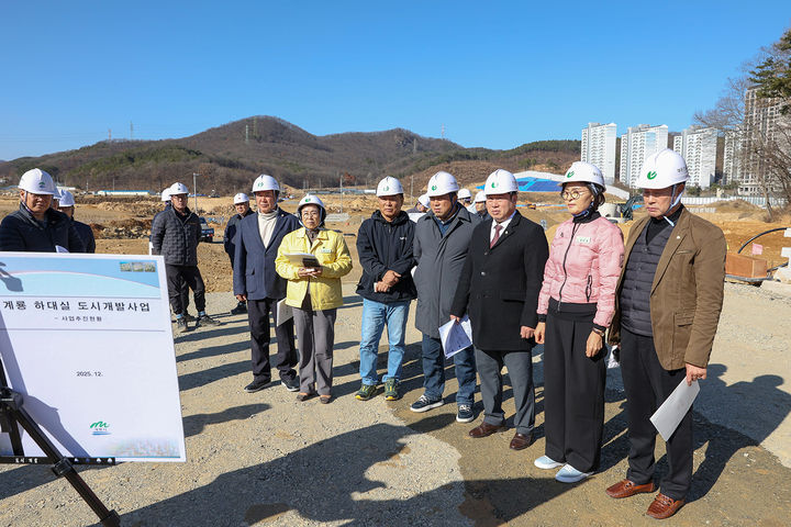 [계룡=뉴시스]계룡시의회가 1일 제185회 정례회 기간 중 2026년도 본예산 심사에 앞서 주요사업장 현장방문을 실시했다. 2025. 12. 01 photo@newsis.com *재판매 및 DB 금지