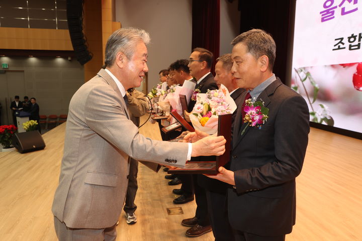 [울산=뉴시스] 울산농협(본부장 이종삼)은 1일 웅촌농협이 ‘2025년 하반기 농축협 윤리경영대상’을 수상했다고 밝혔다. (사진= 울산농협 제공) 2025.12.01.photo@newsis.com *재판매 및 DB 금지