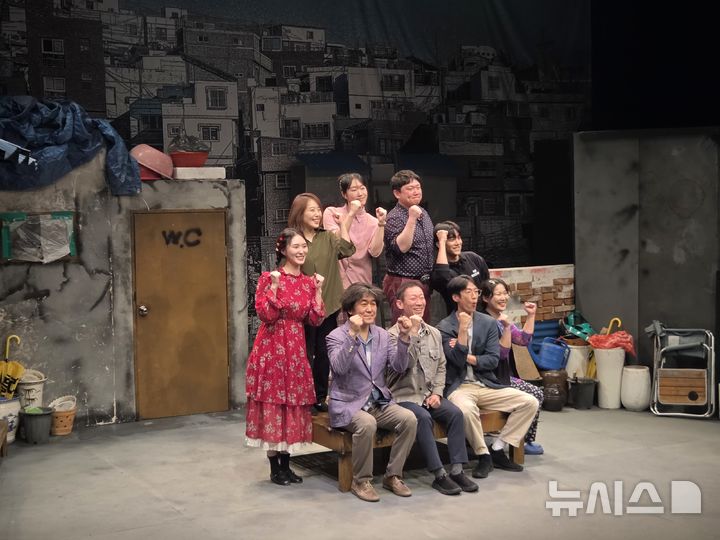 [서울=뉴시스] 조기용 기자 = 1일 서울 중구 명보아트홀에서 연극 '마트로시카' 프레스콜이 열렸다. 2025.12.01. excuseme@newsis.com