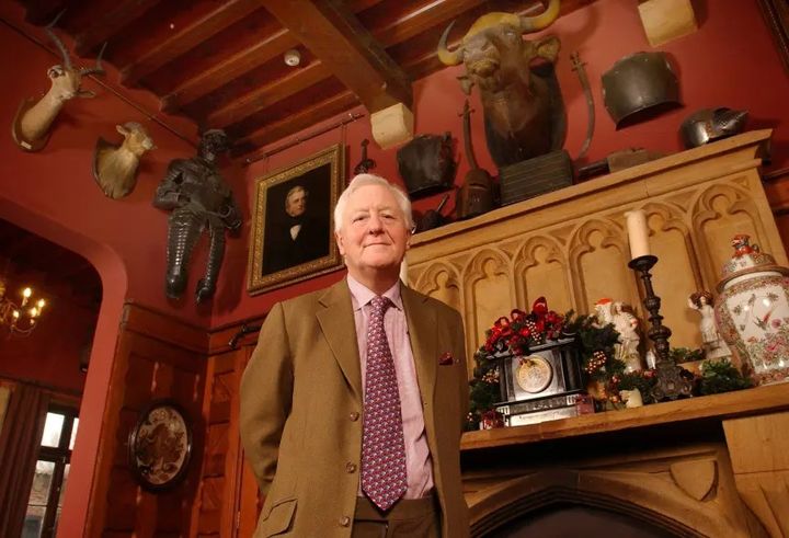 [뉴시스] 지난달 30일(현지시간) 뉴욕포스트에 따르면, 79세의 영국 귀족 사이먼 슬레이드 경이 아들을 낳아줄 좋은 번식자(good breeder)를 찾는다며 연간 5만 파운드(약 9700만원)를 걸어 논란이 됐다. (사진=SWNS 캡처) *재판매 및 DB 금지