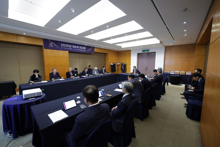 [서울=뉴시스]2025년도 K리그 이사회. (사진=한국프로축구연맹 제공)