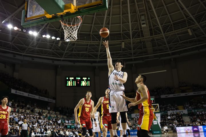 [서울=뉴시스] 한국 남자 농구 대표팀의 이정현. (사진 = FIBA 홈페이지 캡처) *재판매 및 DB 금지