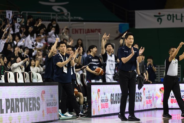 [서울=뉴시스] 한국 남자 농구 대표팀. (사진 = FIBA 홈페이지 캡처) *재판매 및 DB 금지