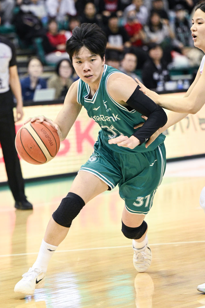 [서울=뉴시스] 여자프로농구 부천 하나은행의 진안. (사진 = WKBL 제공) *재판매 및 DB 금지