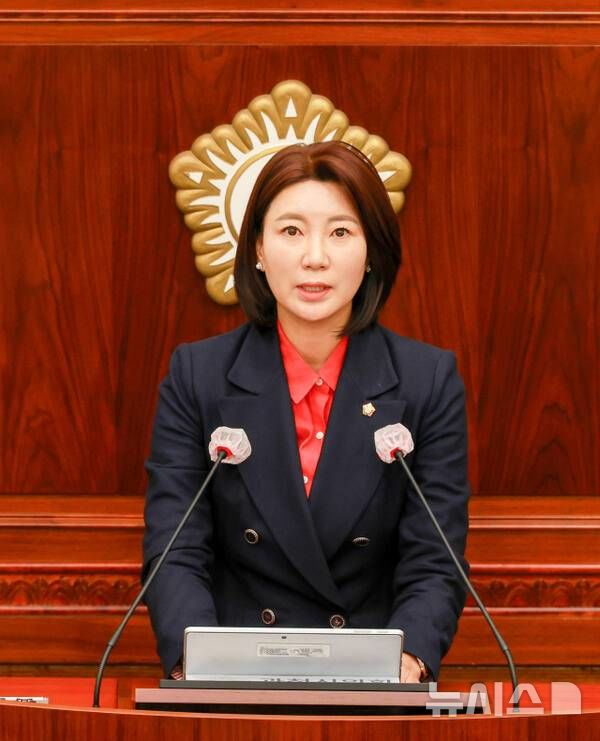 [과천=뉴시스] 우윤화 과천시의원이 정례회의에서 파크골프 인프라 부족문제를 제기하고 있다. (사진=우 의원 본인제공).2025.12.02. photo@newsis.com