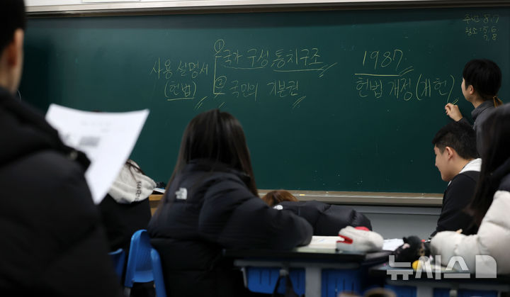 "학생 줄었다고 교사 줄여? 현장을 모른다"…교육계 거센 반발