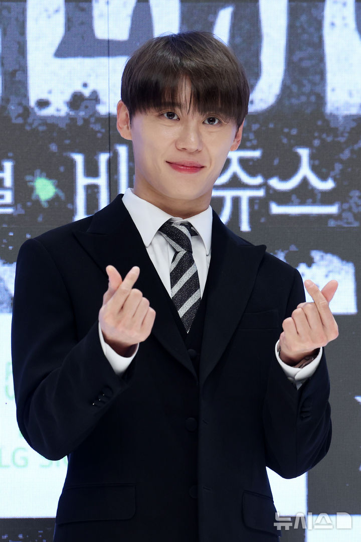 [서울=뉴시스] 박진희 기자 = 뮤지컬 '비틀쥬스' 비틀쥬스 역의 배우 김준수가 1일 서울 강남구 엘리에나 호텔에서 기자간담회를 하고 있다. 2025.12.01. pak7130@newsis.com