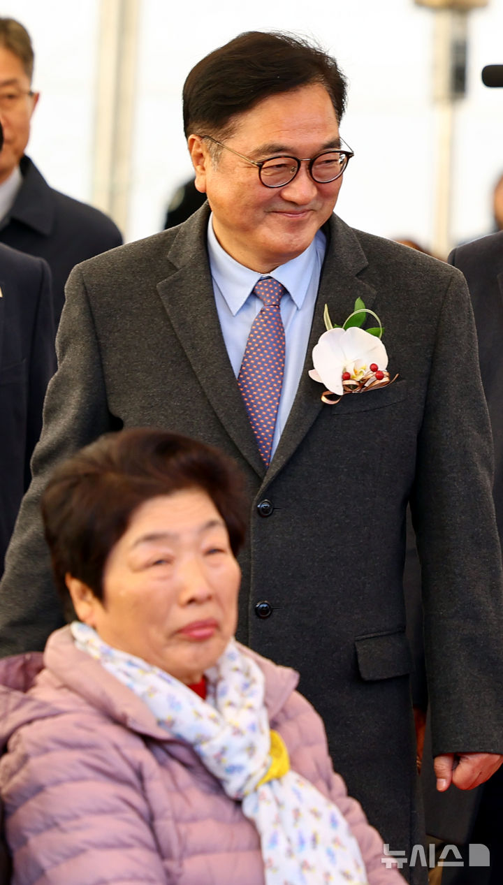 [서울=뉴시스] 박주성 기자 = 우원식 국회의장이 1일 오전 서울 노원구 백사마을 재개발사업 기공식에 참석하고 있다. 2025.12.01. park7691@newsis.com