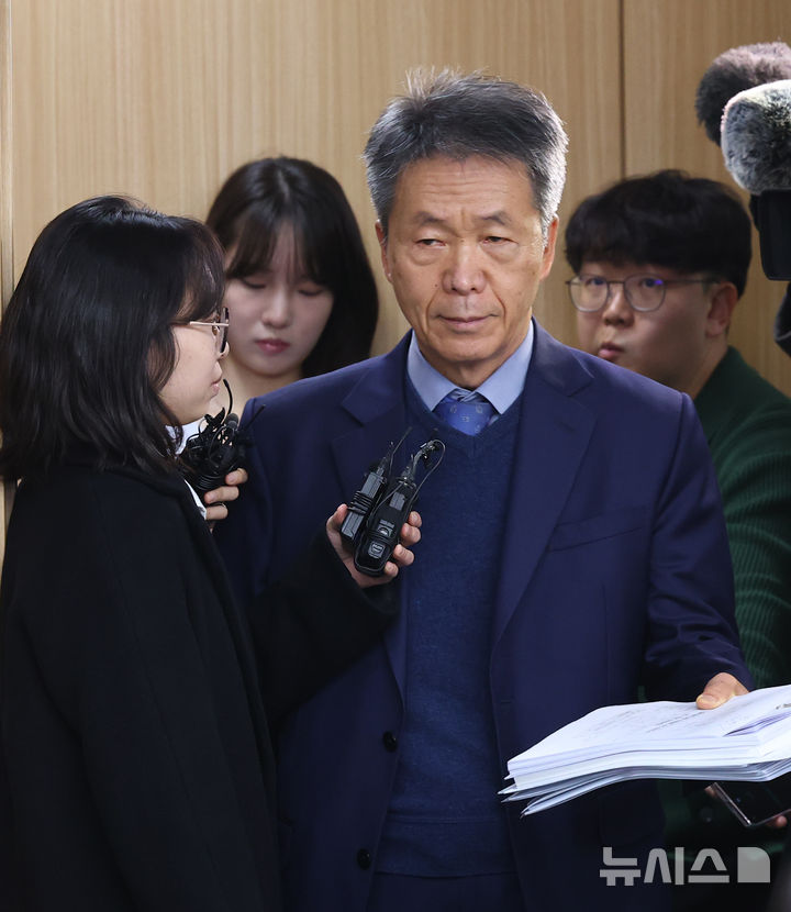 경찰, 김용원 인권위 상임위원 피의자 소환…직무유기 혐의