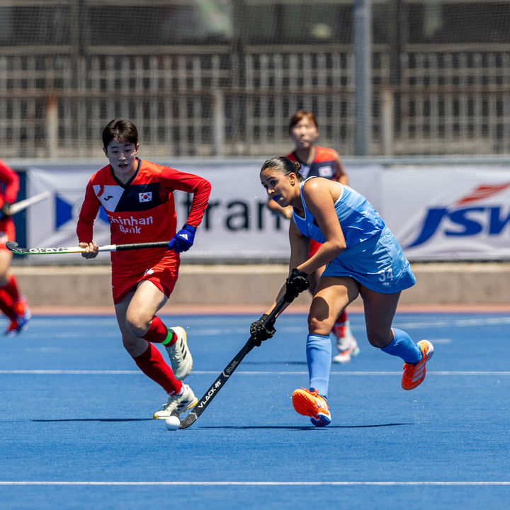 [서울=뉴시스] 우루과이전에 나선 주니어 여자 하키 선수단. (사진=국제하키연맹 SNS 캡처) *재판매 및 DB 금지