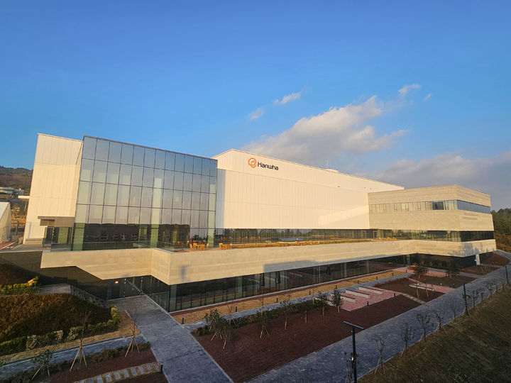 [서울=뉴시스] 한화시스템이 2일 제주 서귀포시 하원동에 준공한 제주우주센터의 모습. (사진=한화시스템 제공) 2025.12.2. photo@newsis.com *재판매 및 DB 금지