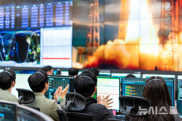 [서울=뉴시스]우주항공청과 한국항공우주연구원(항우연)은 아리랑 7호가 한국시간 기준 2일 오전 2시 21분께 남미에 있는 프랑스령 기아나우주센터에서 성공적으로 발사됐다고 밝혔다. (사진=항우연 제공)