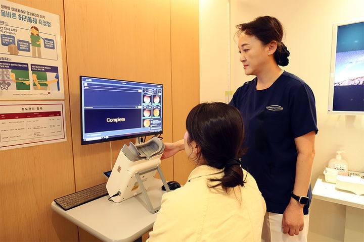 [대전=뉴시스] 대전선병원이 AI 기반 안저(망막) 검사 시스템을 도입해 안과 질환 조기 진단과 스마트 검진 서비스를 강화한다.(사진=대전선병원 제공) 2025.12.02. photo@newsis.com *재판매 및 DB 금지