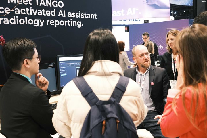 [서울=뉴시스] 코어라인소프트가 북미영상의학회(RSNA) 2025에서 고도화된 흉부 AI 플랫폼 ‘AVIEW 2.0’을 공개하며 글로벌 파트너 협력 확대에 속도를 내고 있다고 2일 밝혔다. (사진=코어라인소프트 제공) 2025.12.02. photo@newsis.com *재판매 및 DB 금지