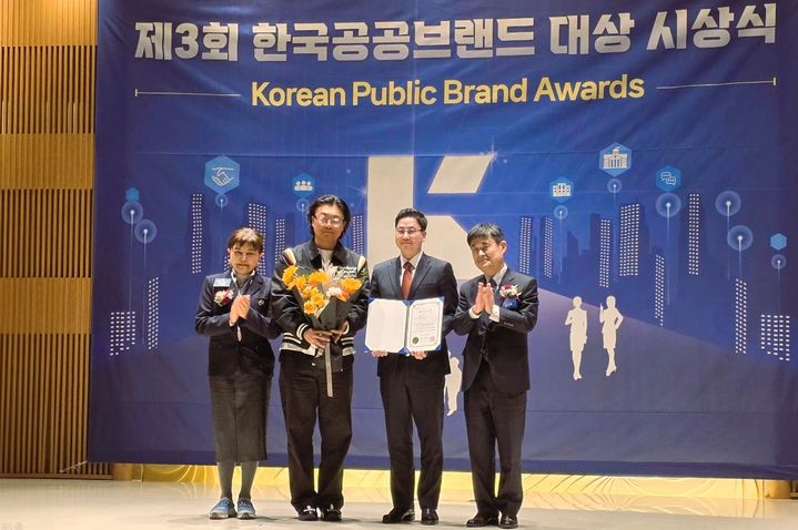 [서울=뉴시스] HL디앤아이한라는 '한국 공공브랜드대상'에서 슬로건 부문 최우수상을 받았다고 2일 밝혔다. (사진=HL D&I한라 제공) 2025.12.02. photo@newsis.com *재판매 및 DB 금지