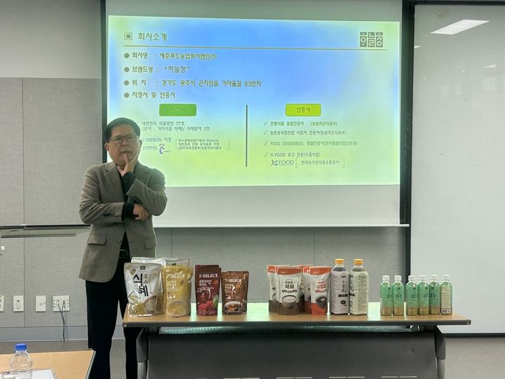 [세종=뉴시스] 농촌진흥청은 본청 국립식량과학원이 개발한 국산 식량작물 신제품 5종이 '식량 연구개발(R&D) 적용 신제품 시장성 평가'에서 높은 점수를 받았다고 2일 밝혔다. (사진=농진청 제공) 2025.12.02. photo@newsis.com *재판매 및 DB 금지