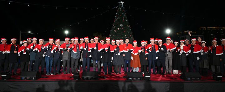 [대구=뉴시스] 대구 남구는 앞산빨래터공원에서 '2025 앞산 겨울정원' 개장식을 성공적으로 개최했다. (사진=대구 남구 제공) 2025.12.02. photo@newsis.com *재판매 및 DB 금지