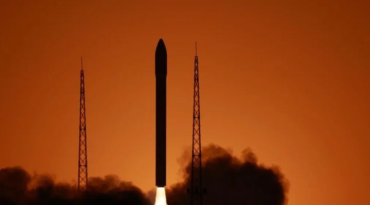 [서울=뉴시스] 우주 위성 및 파편 관찰을 위한 카이윈-1호 위성이 9월 5일 간쑤성 주취안 위성발사센터에서 로켓에 실려 올라가고 있다.(출처: 바이두) 2025.12.02. *재판매 및 DB 금지