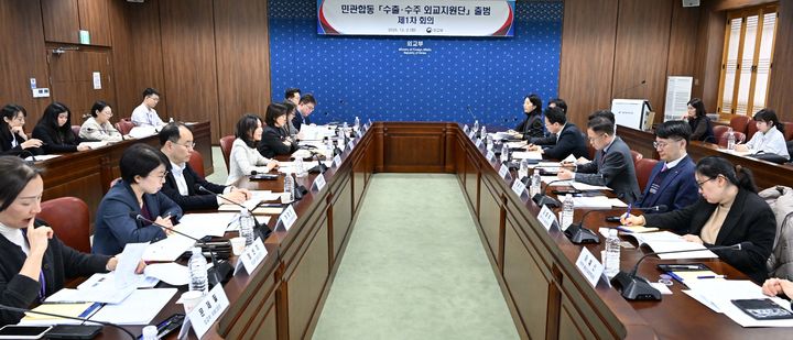 [서울=뉴시스] 민관합동 수출·수주 외교지원단. (사진=외교부 제공) 2025.12.02 *재판매 및 DB 금지