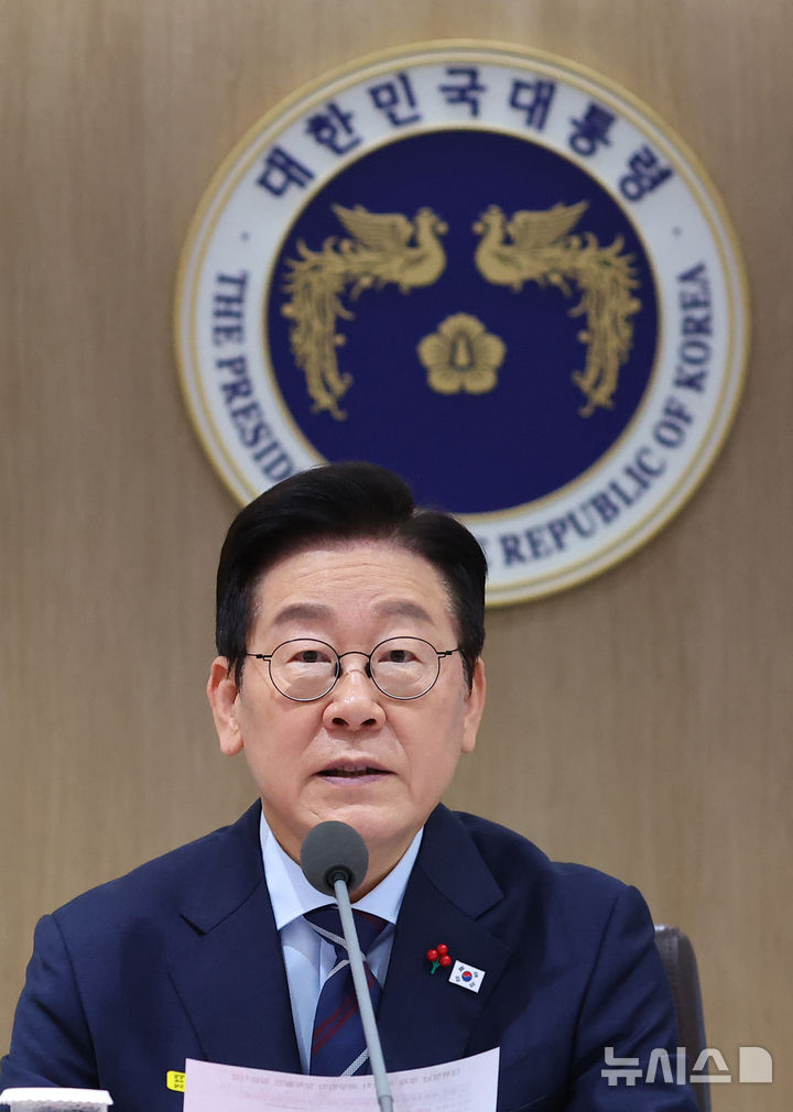 [서울=뉴시스] 고범준 기자 = 이재명 대통령이 2일 서울 용산 대통령실 청사에서 열린 국무회의에서 발언하고 있다. (대통령실통신사진기자단) 2025.12.02. bjko@newsis.com
