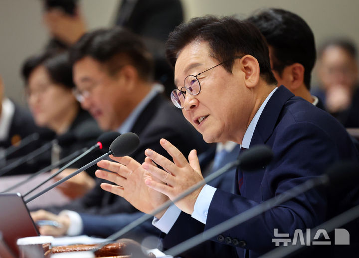 [서울=뉴시스] 고범준 기자 = 이재명 대통령이 2일 서울 용산 대통령실 청사에서 열린 국무회의에서 발언하고 있다. (대통령실통신사진기자단) 2025.12.02. bjko@newsis.com