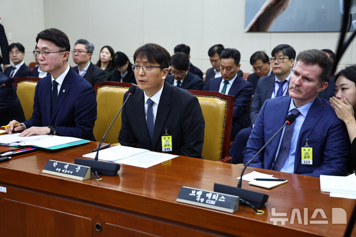 [서울=뉴시스] 김명년 기자 = 박대준 쿠팡 대표이사가 2일 오전 서울 여의도 국회에서 열린 과학기술정보방송통신위원회 전체회의에서 의원 질의에 답변하고 있다. 2025.12.02. kmn@newsis.com