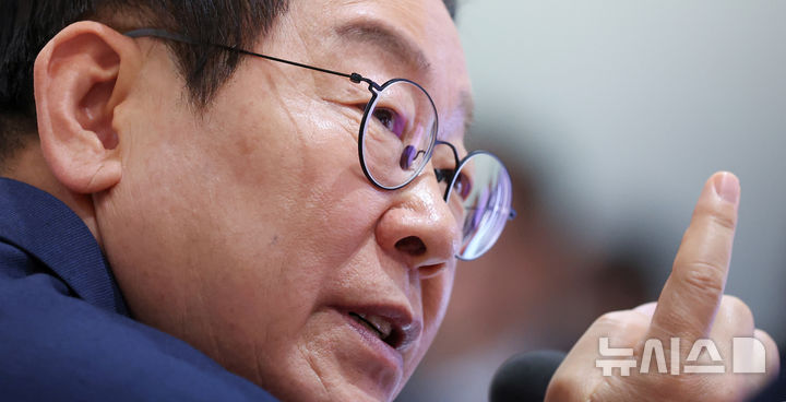 [서울=뉴시스] 고범준 기자 = 이재명 대통령이 2일 서울 용산 대통령실 청사에서 열린 국무회의에서 발언하고 있다. (대통령실통신사진기자단) 2025.12.02. bjko@newsis.com