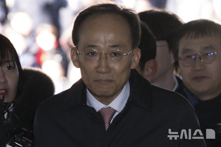 [서울=뉴시스] 정병혁 기자 = 국회의 12·3 비상계엄 해제 의결 방해 의혹을 받는 추경호 전 국민의힘 원내대표가 지난 2일 서울 서초구 서울중앙지방법원에서 열린 영장실질심사에 출석하고 있다. (공동취재) 2025.12.02. photo@newsis.com