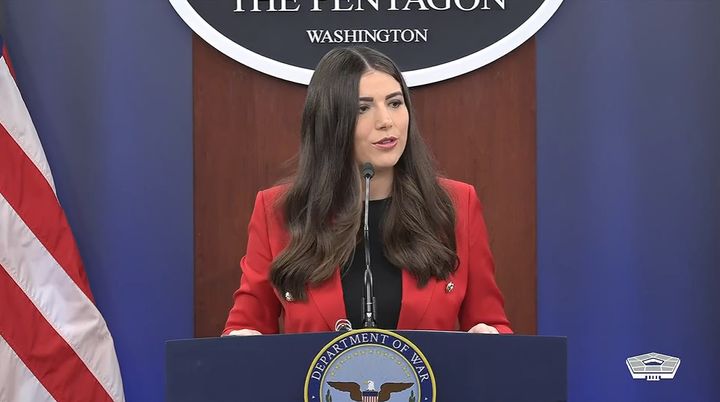 [워싱턴=뉴시스]킹슬리 윌슨 미 국방부 대변인이 2일(현지 시간) 국방부 브리핑에서 발언하고 있다. (사진=미 국방부 홈페이지 캡쳐). 2025.12.03. *재판매 및 DB 금지