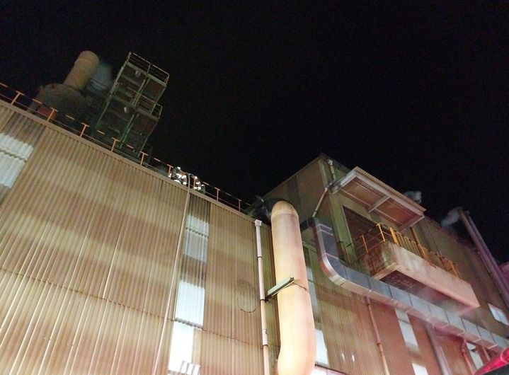  [봉화=뉴시스] 영풍석포제련소 전기동 배관 화재 현장 (사진=경북소방본부 제공) 2025.12.03. photo@newsis.com *재판매 및 DB 금지