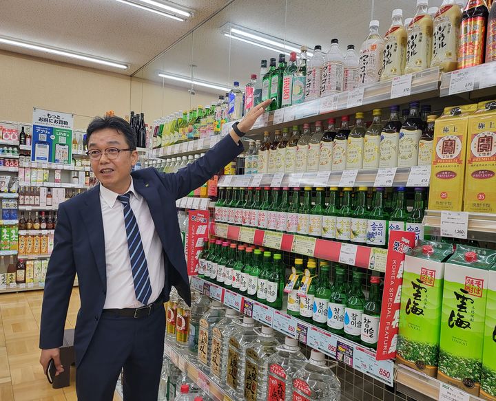 [오사카=뉴시스] 권현주 한국농수산식품유통공사(aT) 오사카지사장이 28일 일본 오사카 리커마운틴 하나하쿠도오리점에서 농림축산식품부 취재단에게 대일수출 현황을 설명하고 있다. (사진=임소현 기자) *재판매 및 DB 금지