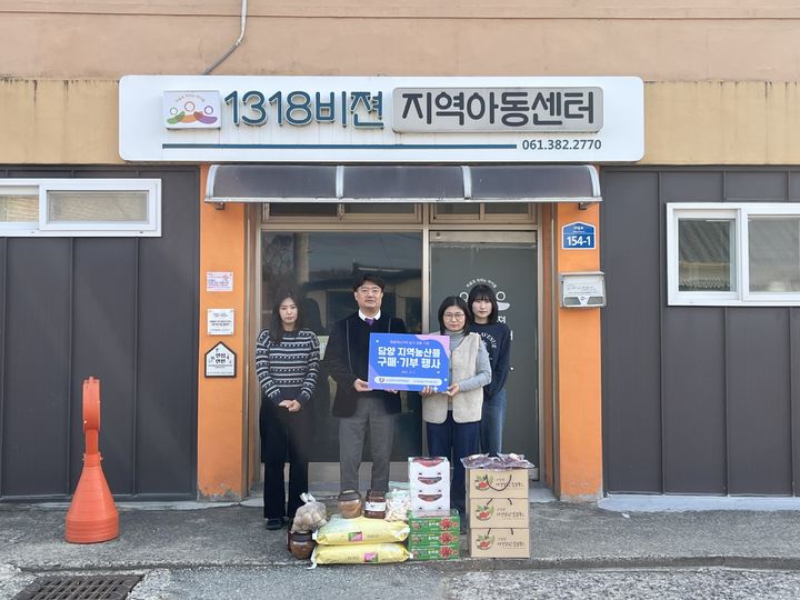 [서울=뉴시스]소상공인시장진흥공단, 지역 농산물 구매로 피해 농가·복지시설 지원.(사진=소상공인시장진흥공단 제공) 2025.12.03. photo@newsis.com *재판매 및 DB 금지