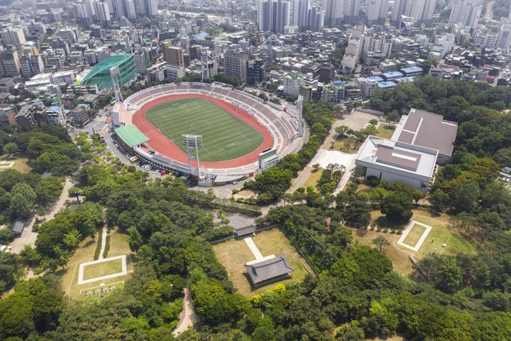 [서울=뉴시스] 하늘에서 본 효창공원 전경. 2025.12.03. (사진=용산구 제공) *재판매 및 DB 금지