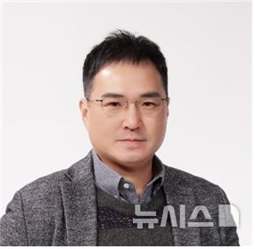 [서울=뉴시스]이달의 과학기술인상 12월 수상자로 선정된 이관형 서울대학교 재료공학부 교수. (사진=과학기술정보통신부 제공)