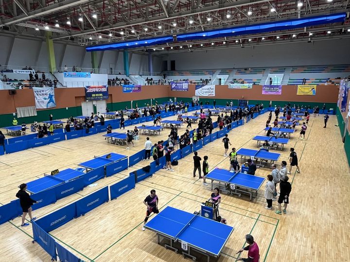 [제주=뉴시스] 3월23일 제주복합체육관에서 제64회 전도종별탁구대회가 열리고 있다. (사진=제주도 제공) 2025.12.03. photo@newsis.com *재판매 및 DB 금지