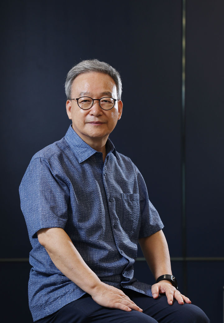 [제주=뉴시스] 정호승 시인. (사진=제주도 제공) 2025.12.03. photo@newsis.com *재판매 및 DB 금지