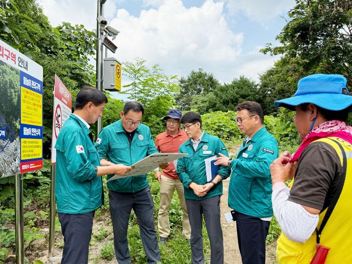 [함양=뉴시스] 함양군 물놀이 안전점검 (사진=함양군 제공) 2025. 12. 03. photo@newsis.com *재판매 및 DB 금지