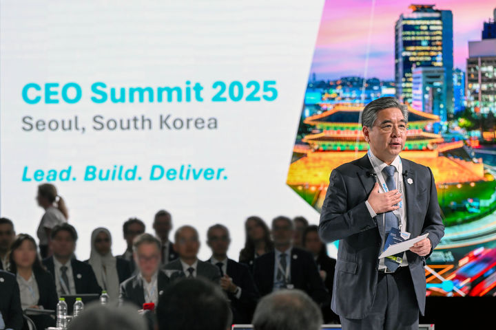 [서울=뉴시스] 장재훈 현대차그룹 부회장이 3일 서울에서 개막한 '수소위원회 CEO 서밋'에서 발언하는 모습. (사진=현대차그룹 제공) 2025.12.03 photo@newsis.com *재판매 및 DB 금지