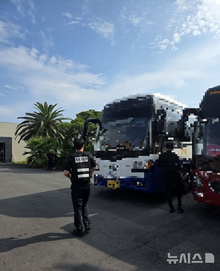 [제주=뉴시스] 제주도자치경찰단 불법 관광 영업 행위 적발 자료사진. (사진=제주도자치경찰단 제공) 2025.12.03. photo@newsis.com
