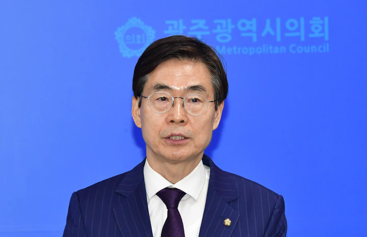 [광주=뉴시스] 국민의힘 조경태 의원이 3일 오후 광주 서구 광주시의회에서 기자회견을 열고 있다. 2025.12.03. photo@newsis.com *재판매 및 DB 금지