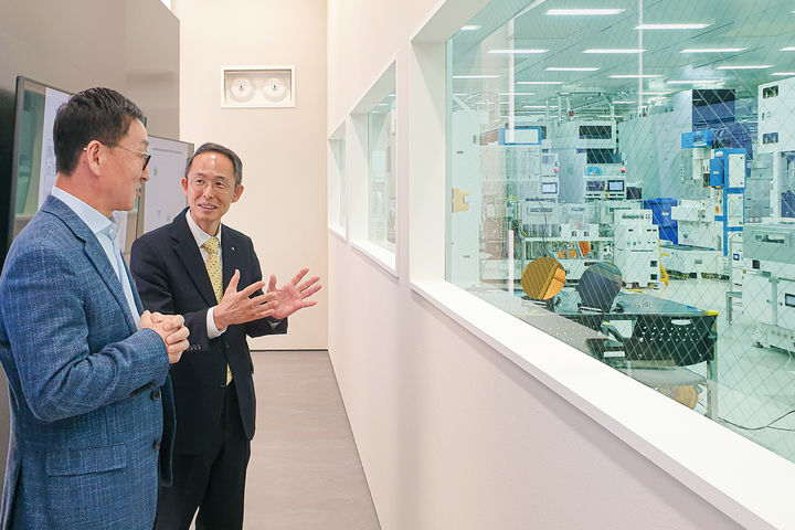 황기연 신임 한국수출입은행장이 경기 평택 반도체 장비 제조기업인 원익IPS를 방문했다. (사진=한국수출입은행 제공) *재판매 및 DB 금지