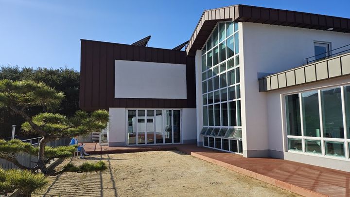 [거창=뉴시스] 거창군 신달자문학관 개관식 홍보 (사진=거창군 제공) 2025. 12. 03. photo@newsis.com  *재판매 및 DB 금지