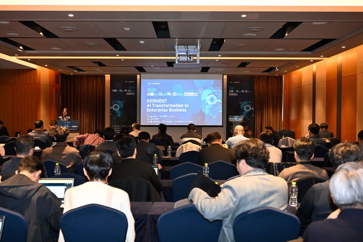 [서울=뉴시스] 숭실대 AI융합연구원이 '서울지역 지능화 혁신 인재양성 콘퍼런스'를 개최했다. (사진=숭실대 제공) 2025.12.03. photo@newsis.com *재판매 및 DB 금지