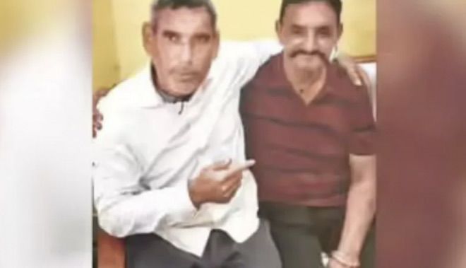 [뉴시스] 머리를 다쳐 기억을 잃었다가 수십년 만에 머리를 또 다치면서 기억을 되찾은 인도 남성 리키(오른쪽). (사진=NDTV 캡처) 2025.12.3 *재판매 및 DB 금지