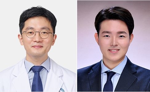 [수원=뉴시스] 신경외과 노성현(왼쪽) 교수와 윤제휘 임상강사. (사진=아주대병원 제공) 2025.12.03. photo@newsis.com *재판매 및 DB 금지