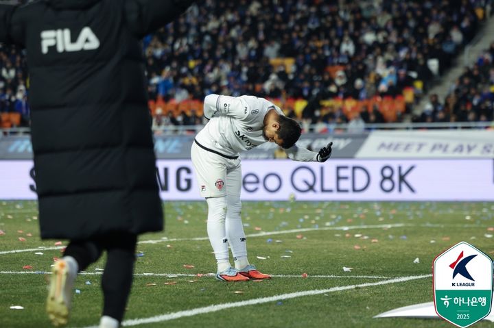 [서울=뉴시스]프로축구 제주 유리 조나탄의 세리머니. (사진=한국프로축구연맹 제공)