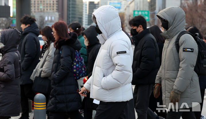 전북, 아침까지 약한 비나 눈…낮 2~6도 '차차 맑음'